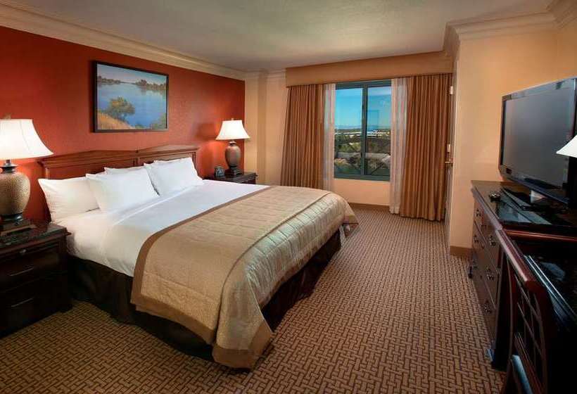 בית מלון כפרי Embassy Suites By Hilton Sacramento Riverfront Promenade