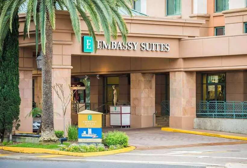 Отель Embassy Suites By Hilton Sacramento Riverfront Promenade