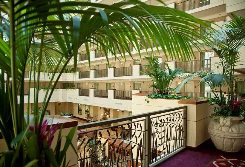 Отель Embassy Suites By Hilton Sacramento Riverfront Promenade