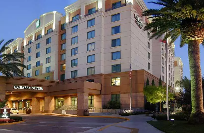 Отель Embassy Suites By Hilton Sacramento Riverfront Promenade