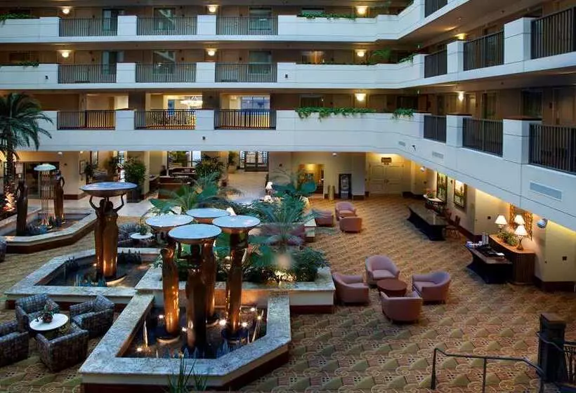 Отель Embassy Suites By Hilton Sacramento Riverfront Promenade