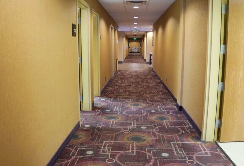 Отель Hampton Inn & Suites Kingman