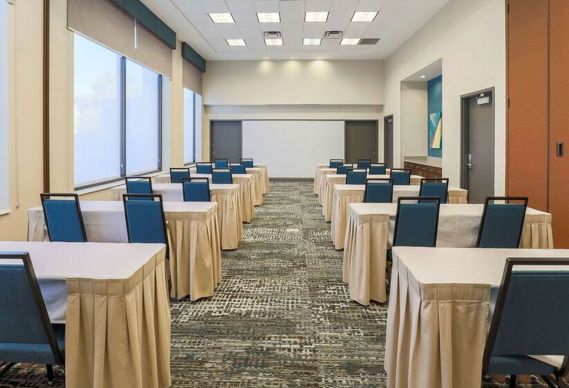 בית מלון כפרי Hampton Inn & Suites Pittsburgh Downtown