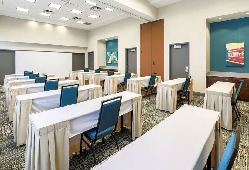 בית מלון כפרי Hampton Inn & Suites Pittsburgh Downtown