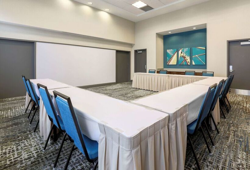 בית מלון כפרי Hampton Inn & Suites Pittsburgh Downtown