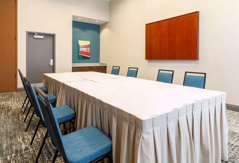 هتل Hampton Inn & Suites Pittsburgh Downtown