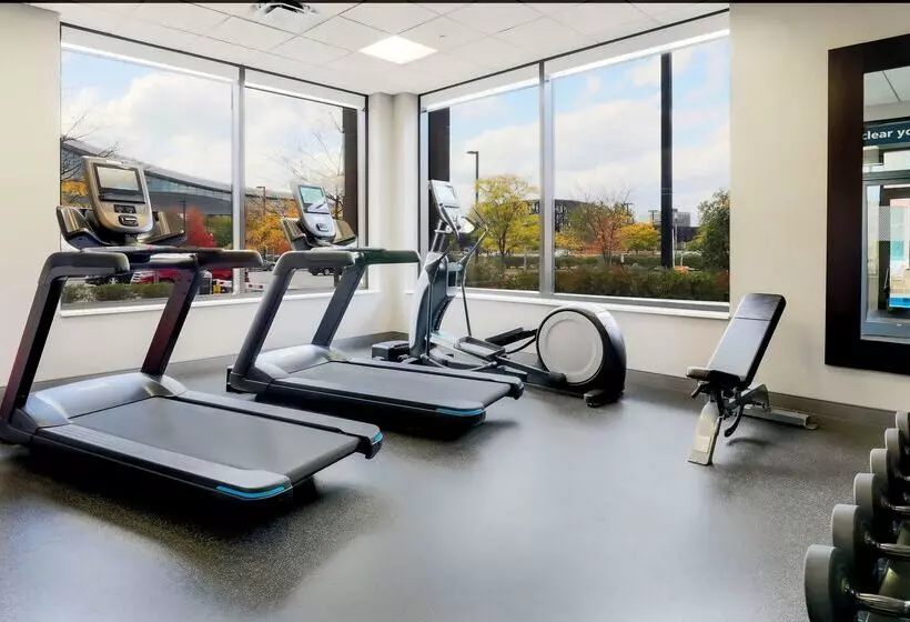 هتل Hampton Inn & Suites Pittsburgh Downtown