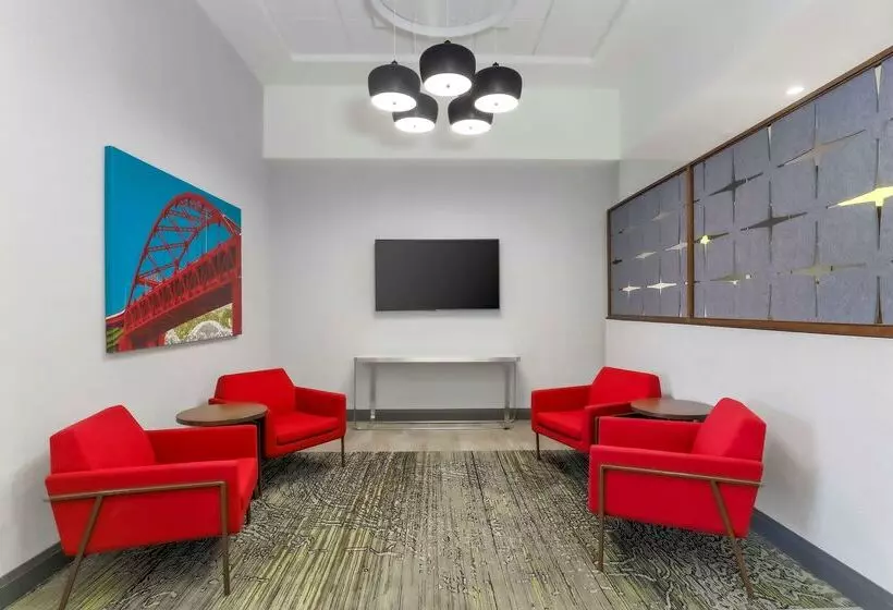 هتل Hampton Inn & Suites Pittsburgh Downtown