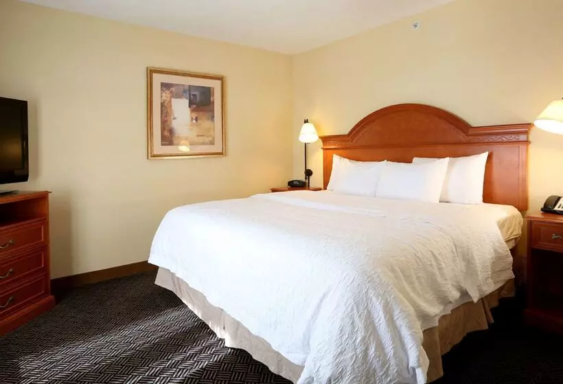 هتل Hampton Inn Waterloo