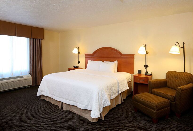 בית מלון כפרי Hampton Inn Waterloo