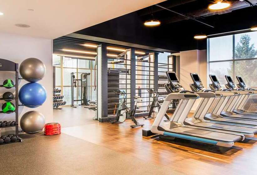 هتل Hilton Columbus/polaris