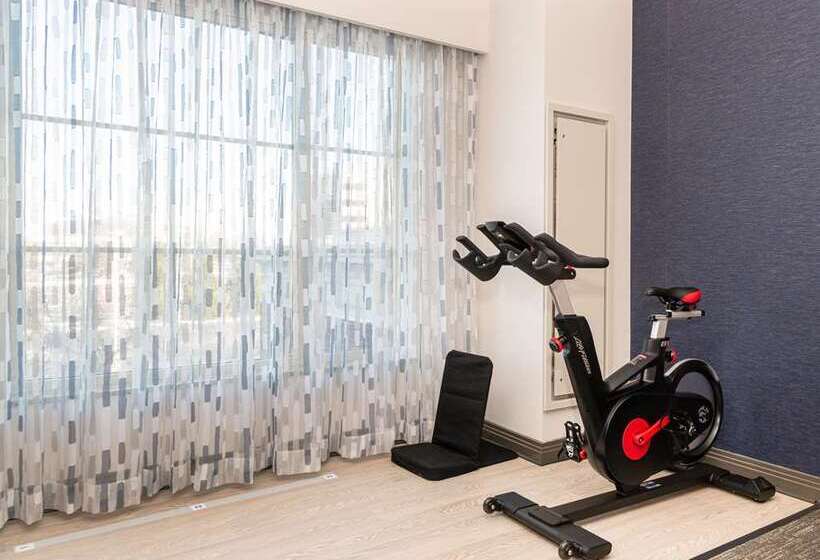 هتل Hilton Columbus/polaris