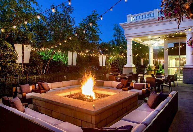 هتل Hilton Columbus/polaris