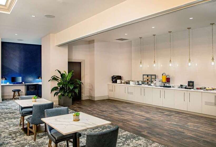 هتل Hilton Columbus/polaris