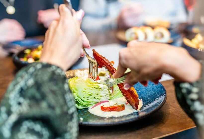 هتل Hilton Columbus/polaris