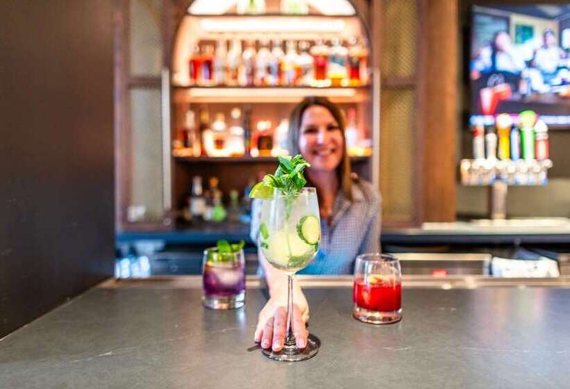 هتل Hilton Columbus/polaris