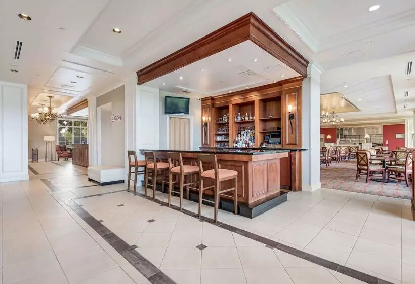 هتل Hilton Garden Inn Suffolk Riverfront