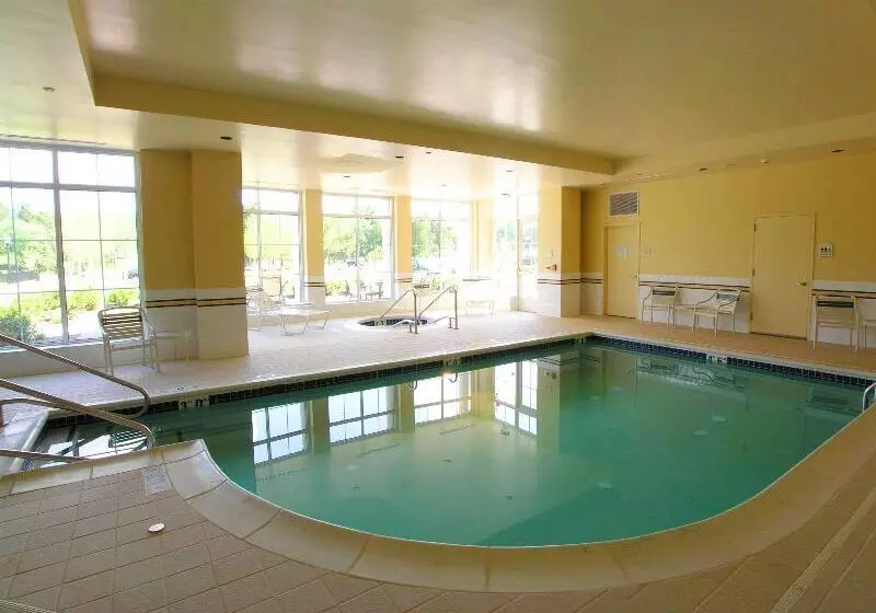 هتل Hilton Garden Inn Suffolk Riverfront