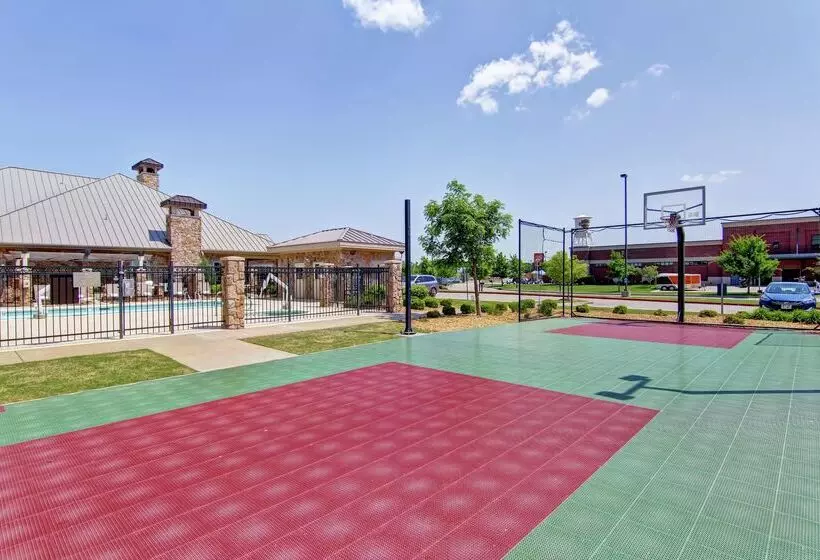 Отель Homewood Suites By Hilton Oklahoma Citywest