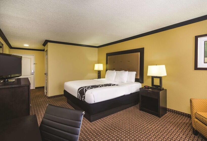 Hotel Spark By Hilton Brandon