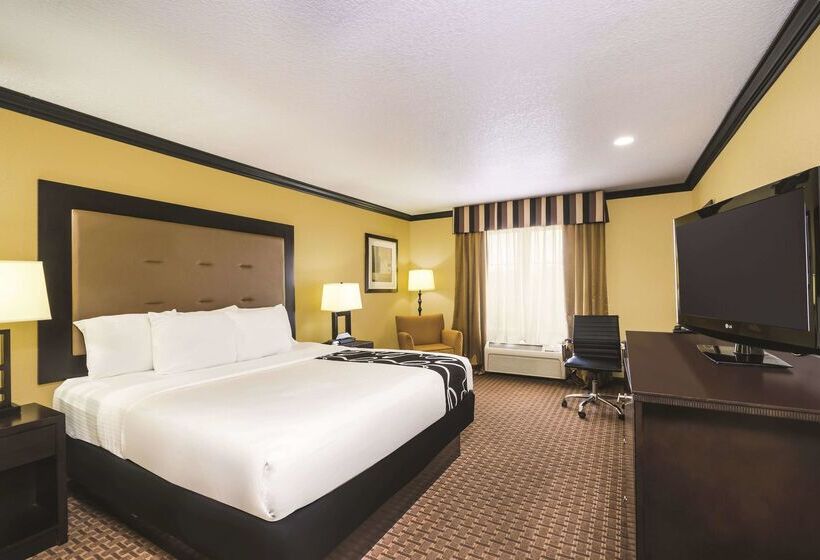 Hotel Spark By Hilton Brandon