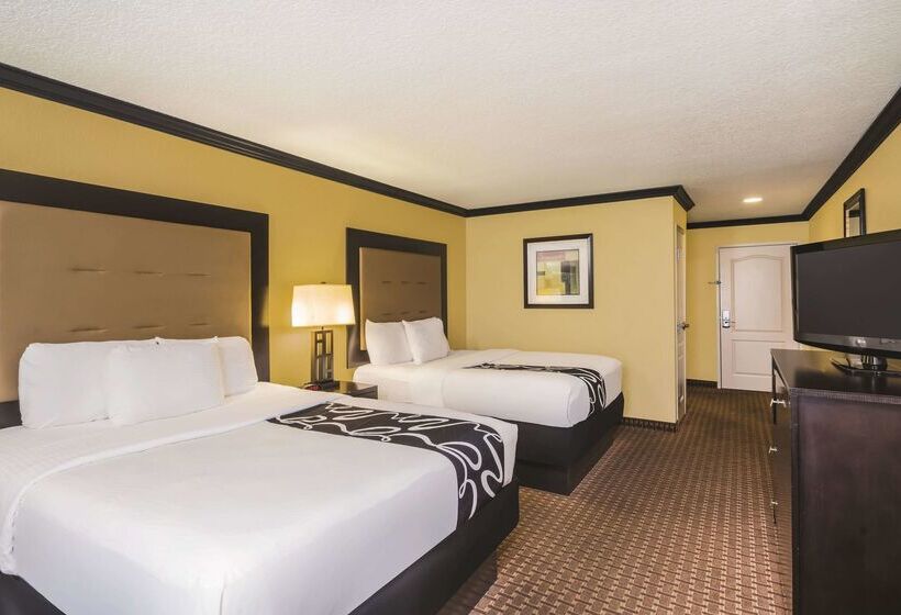 Hotel Spark By Hilton Brandon