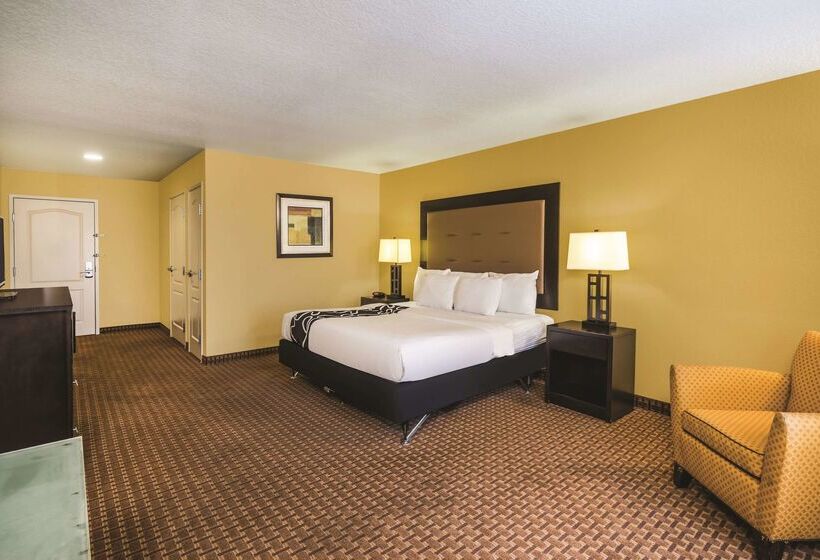 Hotel Spark By Hilton Brandon