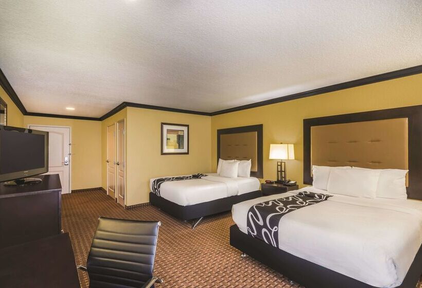 Hotel Spark By Hilton Brandon