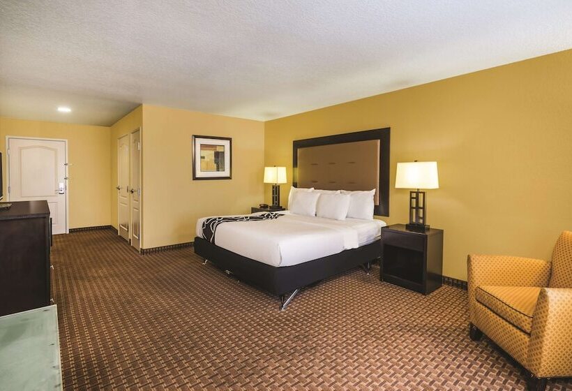 Hotel Spark By Hilton Brandon