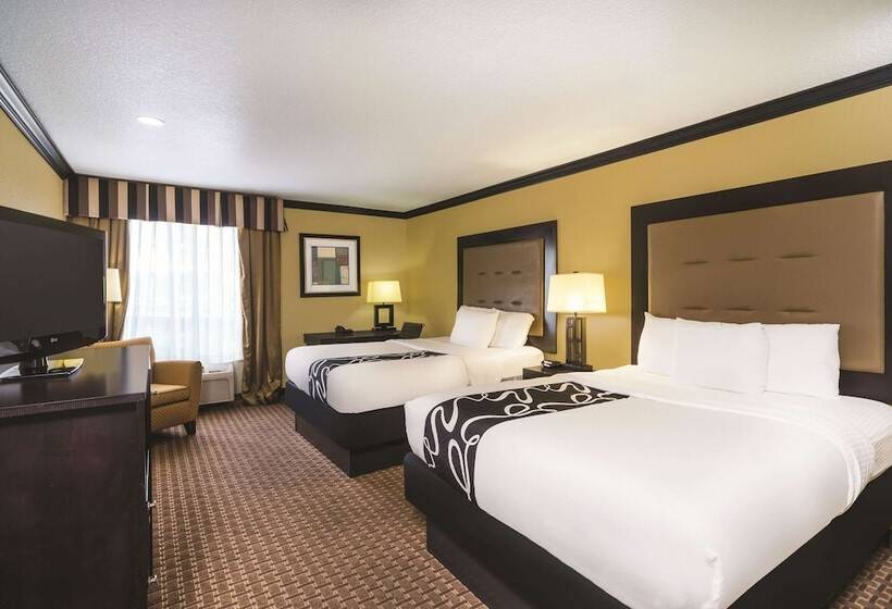 Hotel Spark By Hilton Brandon