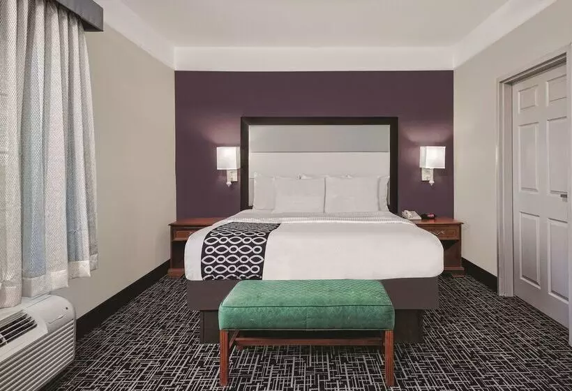 Отель La Quinta By Wyndham Rosenberg