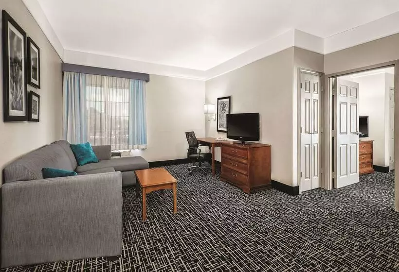 Отель La Quinta By Wyndham Rosenberg