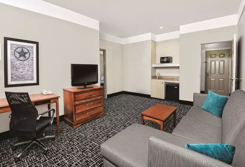 Отель La Quinta By Wyndham Rosenberg