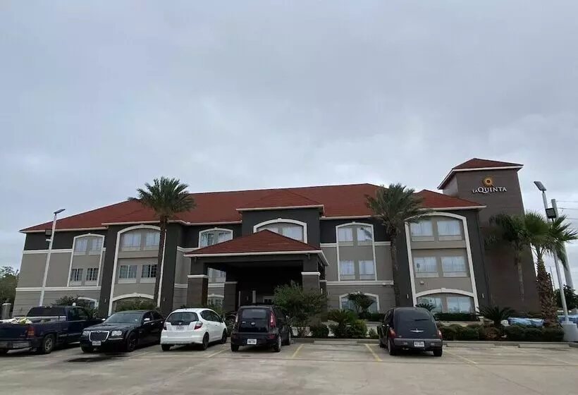 Отель La Quinta By Wyndham Rosenberg