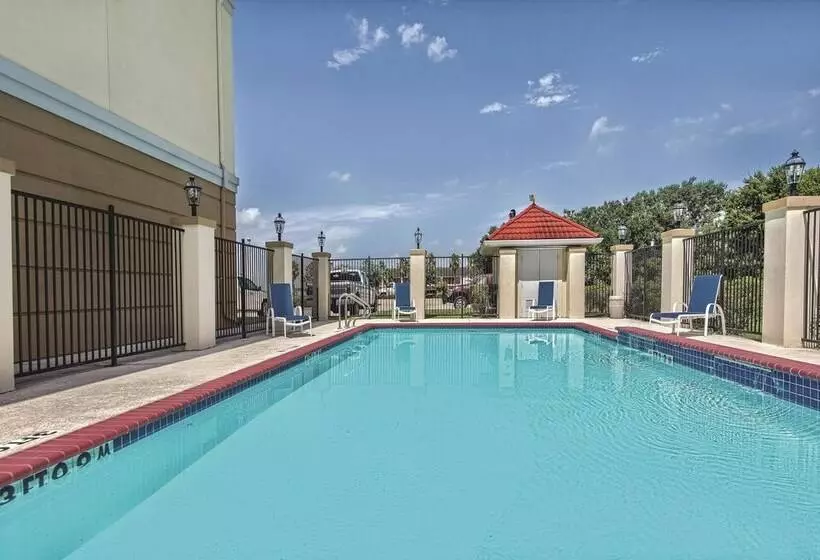 Отель La Quinta By Wyndham Rosenberg