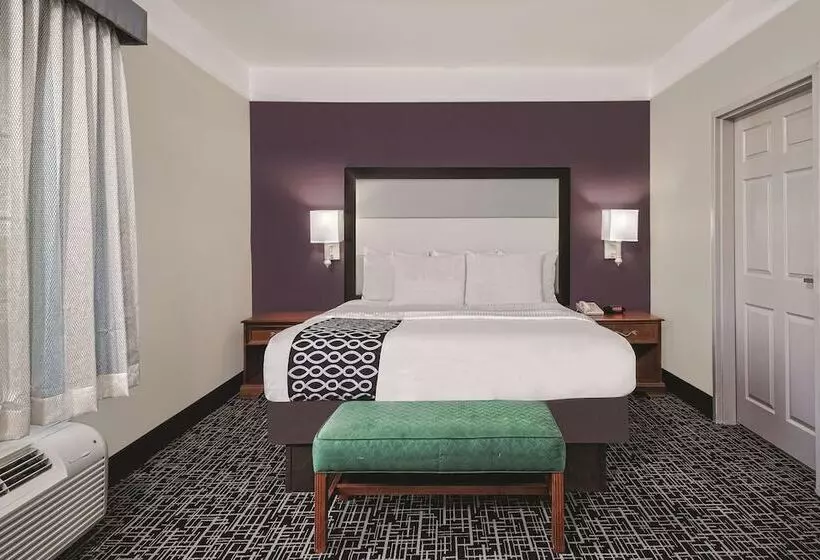 Отель La Quinta By Wyndham Rosenberg