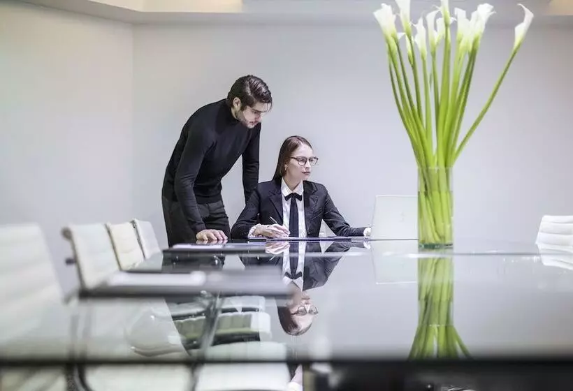 Le Parc Hotel, Beyond Stars