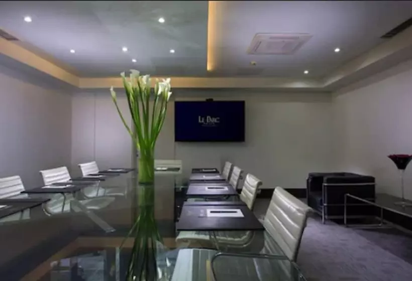 Le Parc Hotel, Beyond Stars