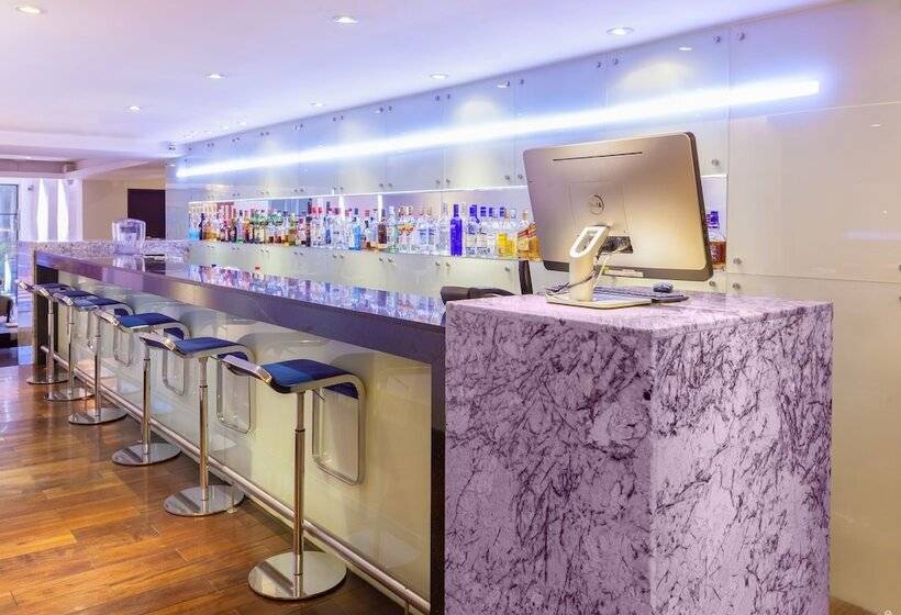 Le Parc Hotel, Beyond Stars