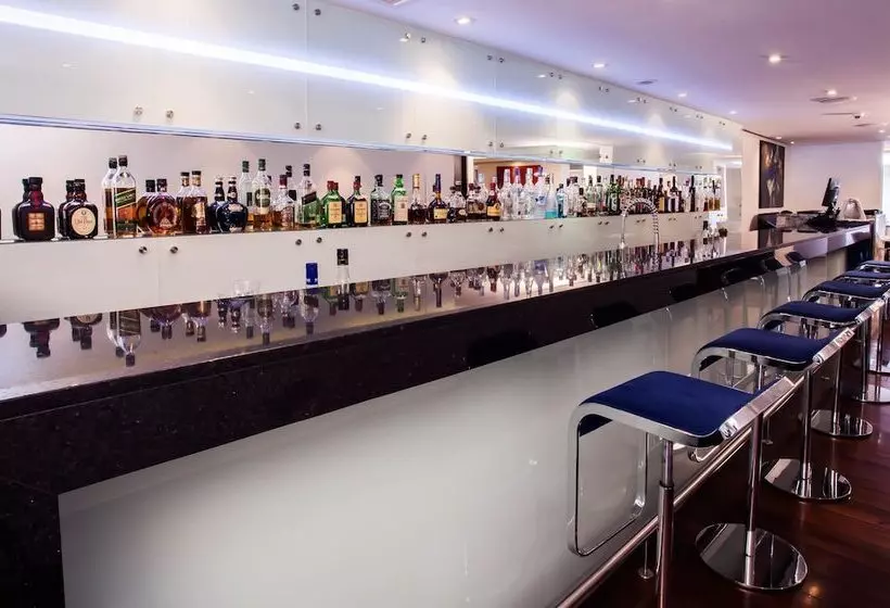 Le Parc Hotel, Beyond Stars