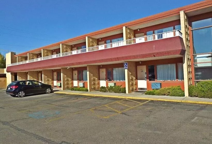 هتل Travelodge By Wyndham Kalispell