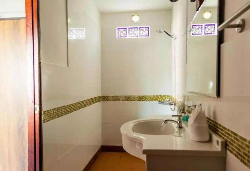 Отель Yao Yai Beach Resort