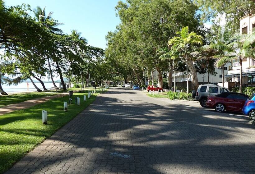 Palm Cove Tropic Apartments