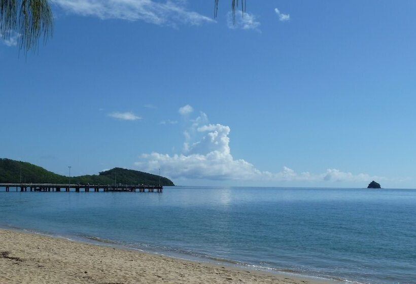 Palm Cove Tropic Apartments