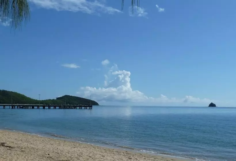 Palm Cove Tropic Apartments