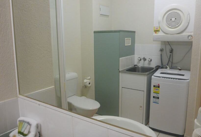 Palm Cove Tropic Apartments