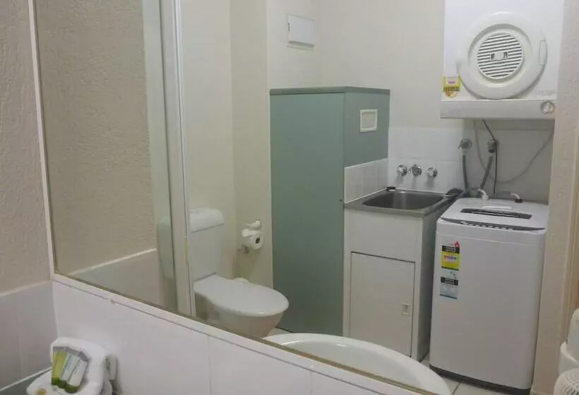 Palm Cove Tropic Apartments