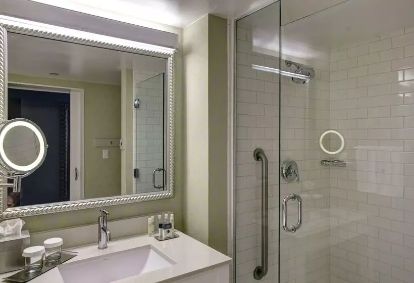 Doubletree By Hilton Hotel Biloxi