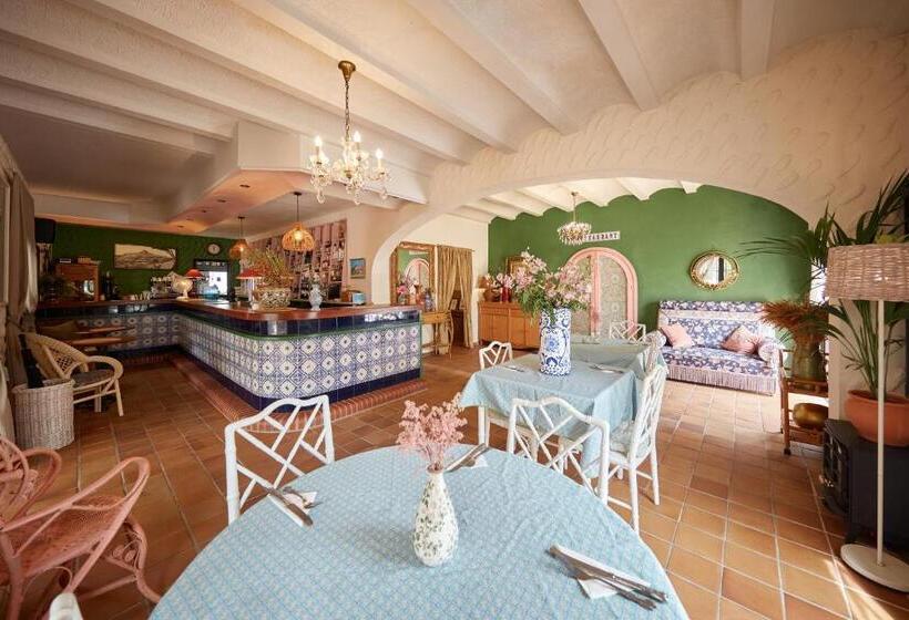 בית מלון כפרי El Cid Country Club