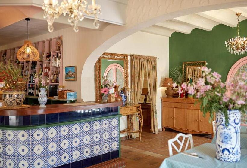 בית מלון כפרי El Cid Country Club